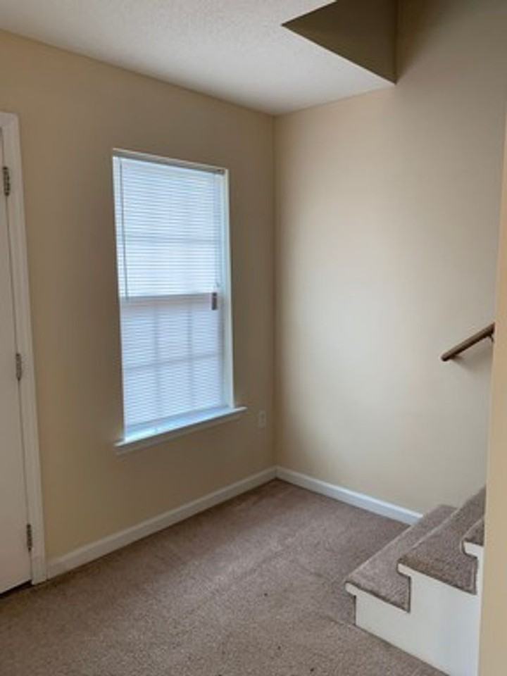 358 Brookfield Rd - Photo 7 of 30
