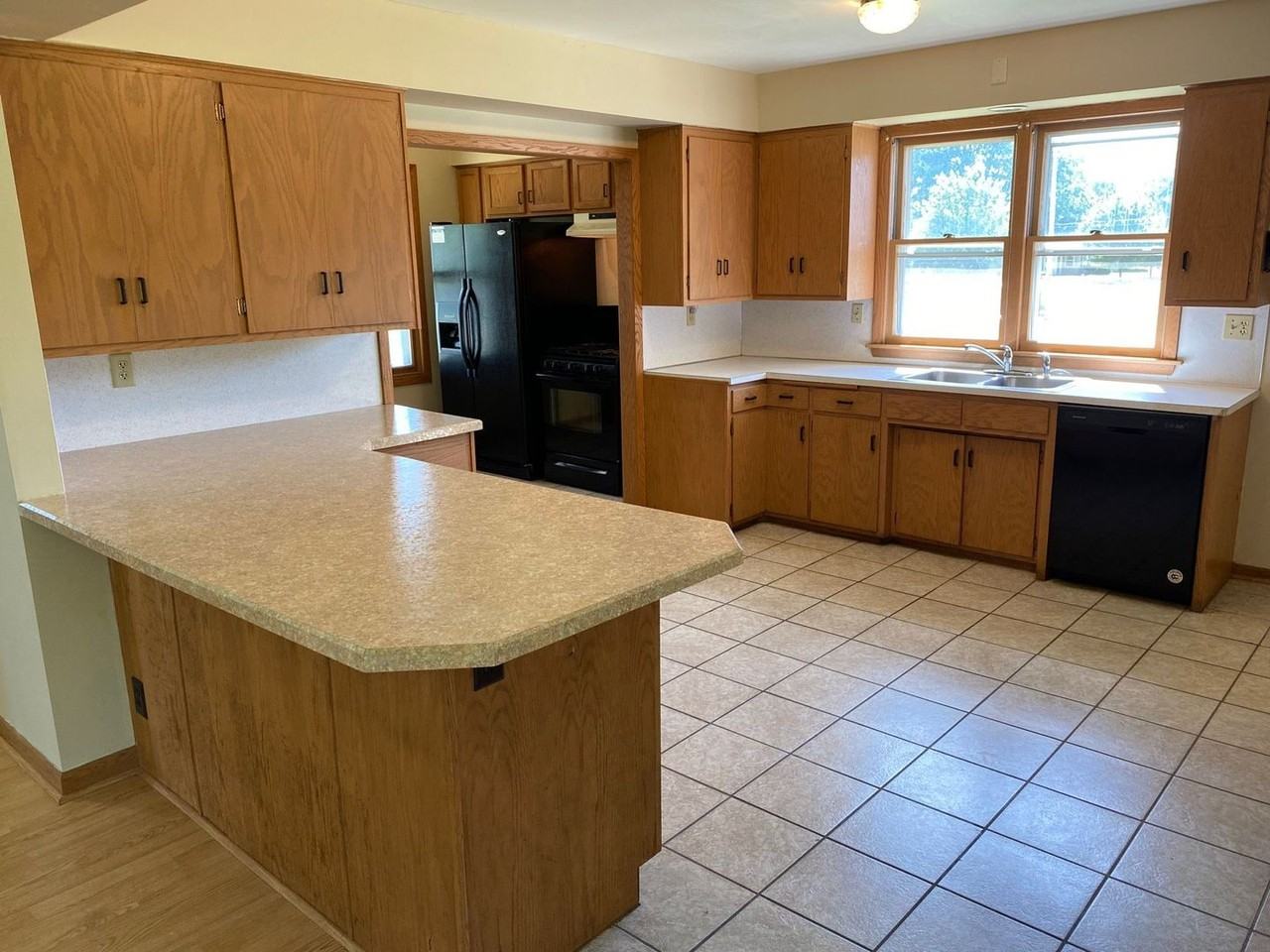 602 W Strowbridge St - Photo 2 of 20