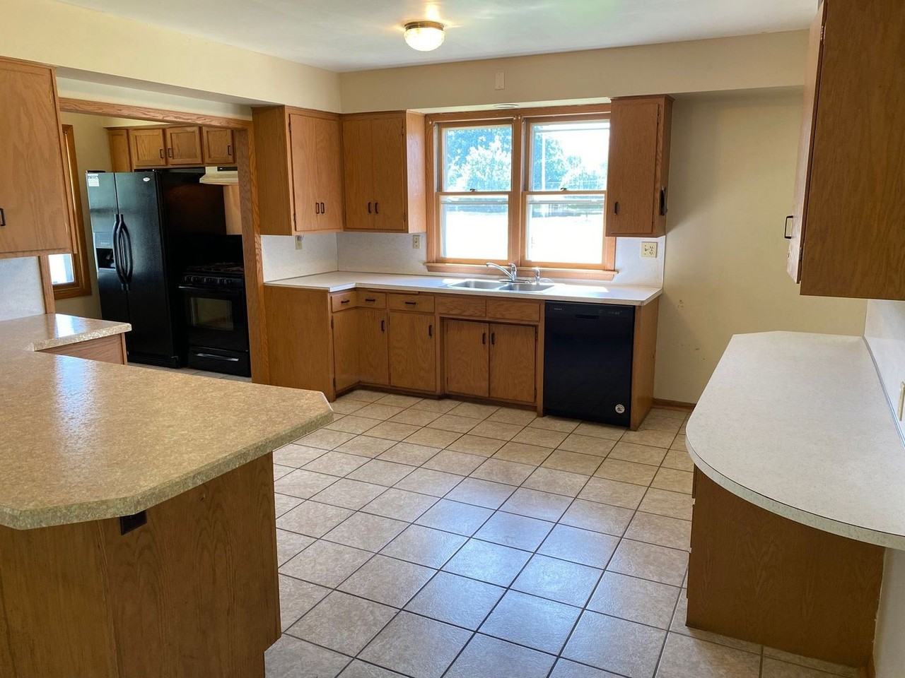 602 W Strowbridge St - Photo 3 of 20
