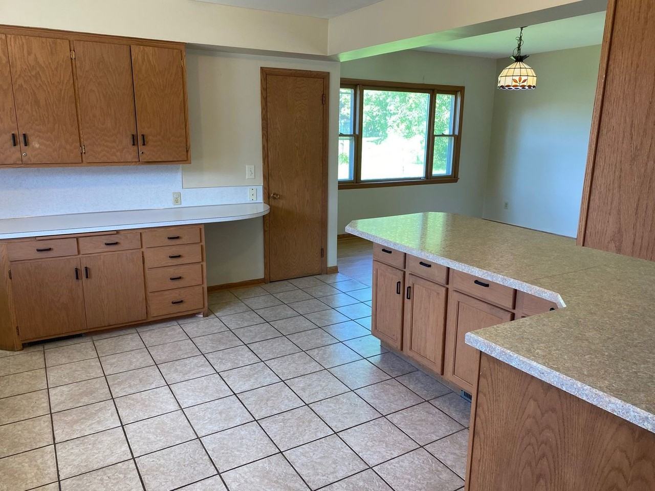602 W Strowbridge St - Photo 6 of 20