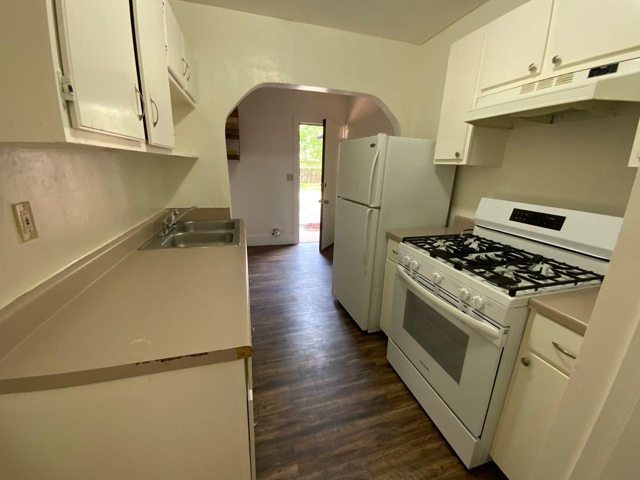 2539 Nw 16th St - Photo 3 of 13