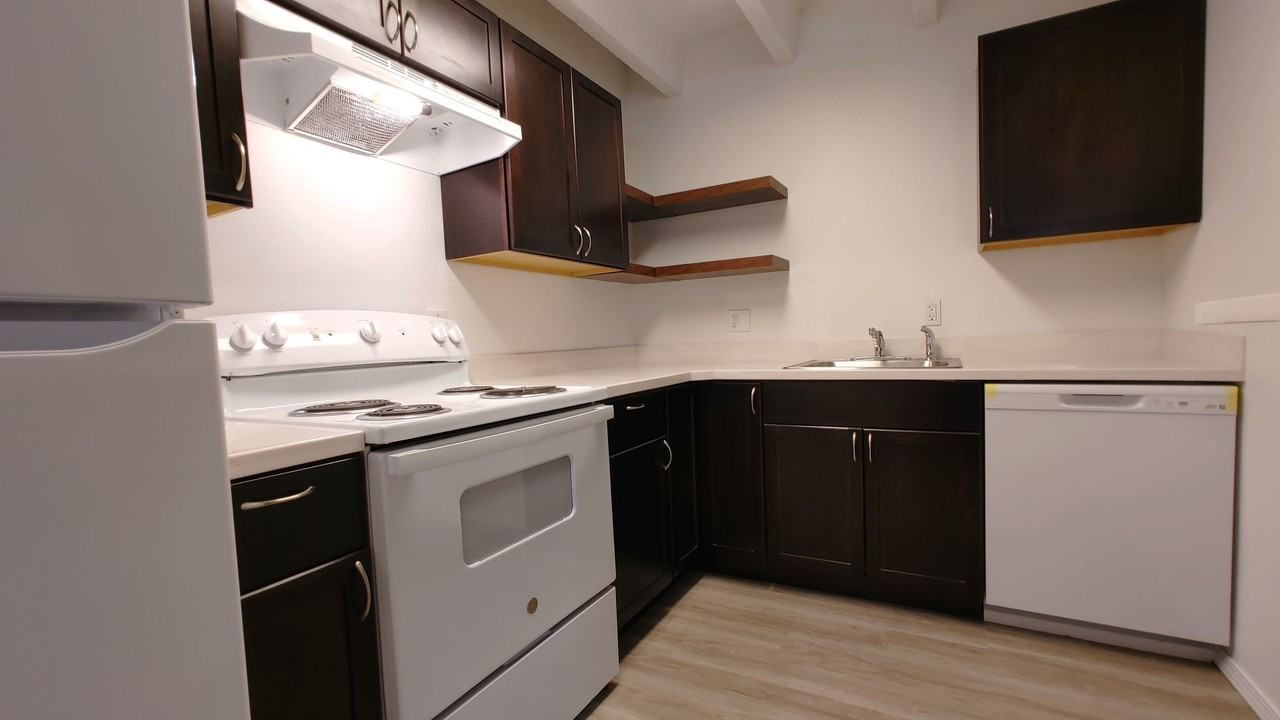 Alvarado Apts - Photo 3 of 22