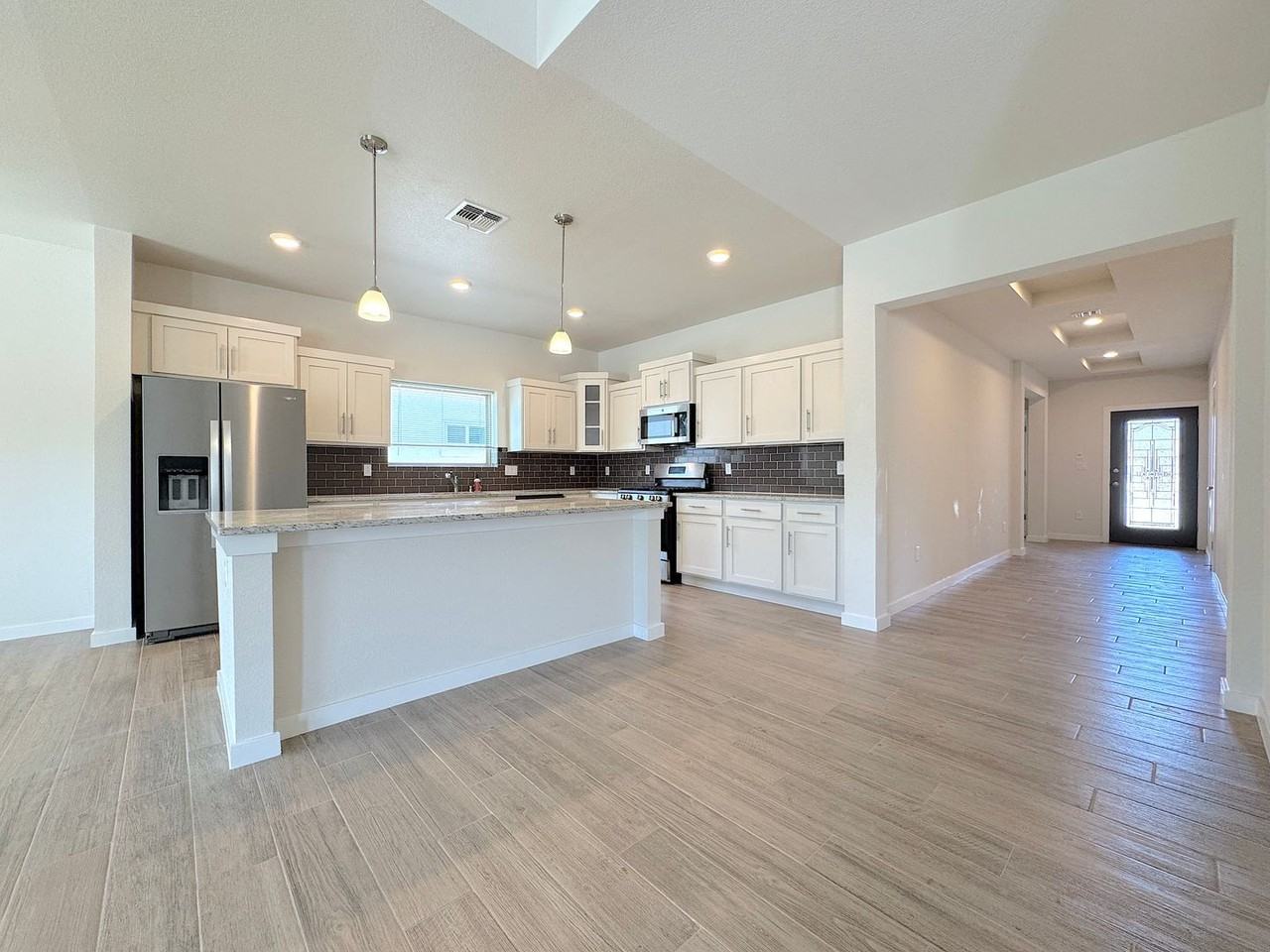 14744 Mike A Mendoza Ave - Photo 6 of 33