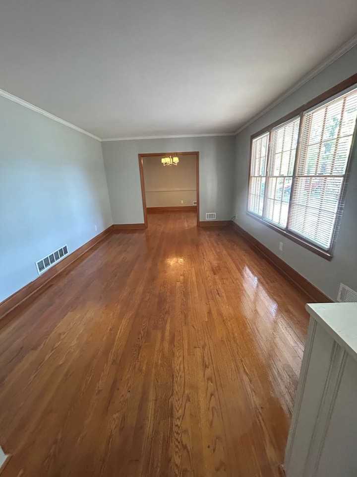 2221 Hooklawn Dr - Photo 2 of 15