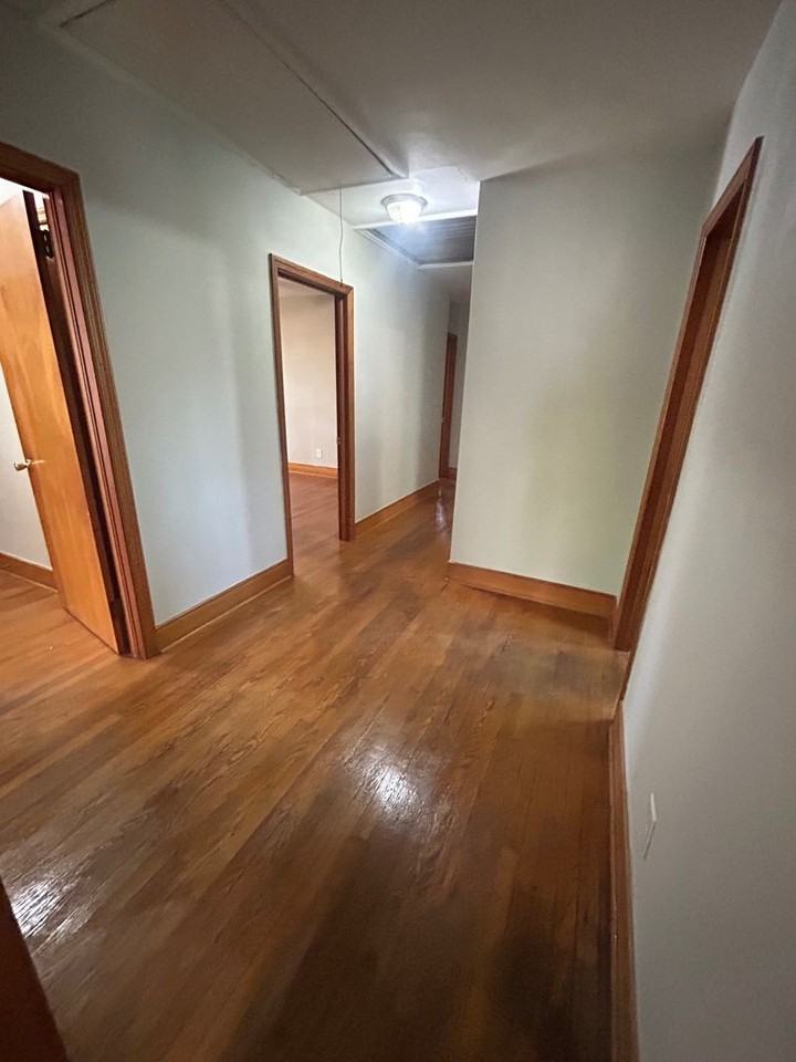 2221 Hooklawn Dr - Photo 5 of 15