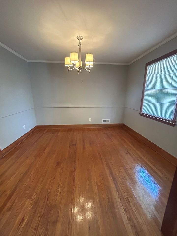 2221 Hooklawn Dr - Photo 6 of 15