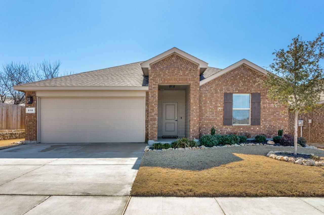 810 Wolf Creek Dr - Photo 3 of 33