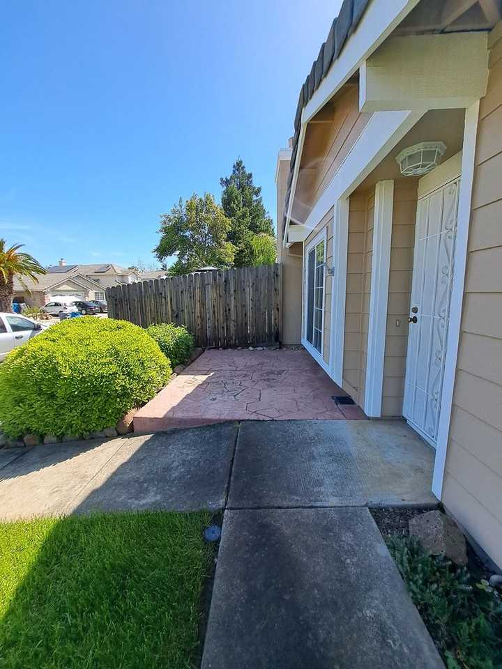 354 Bradley Dr - Photo 4 of 34