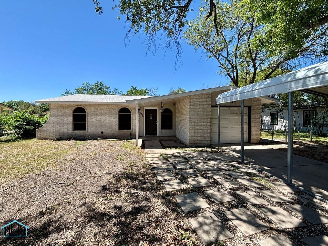 2405 Threadway St - Photo 2 of 21