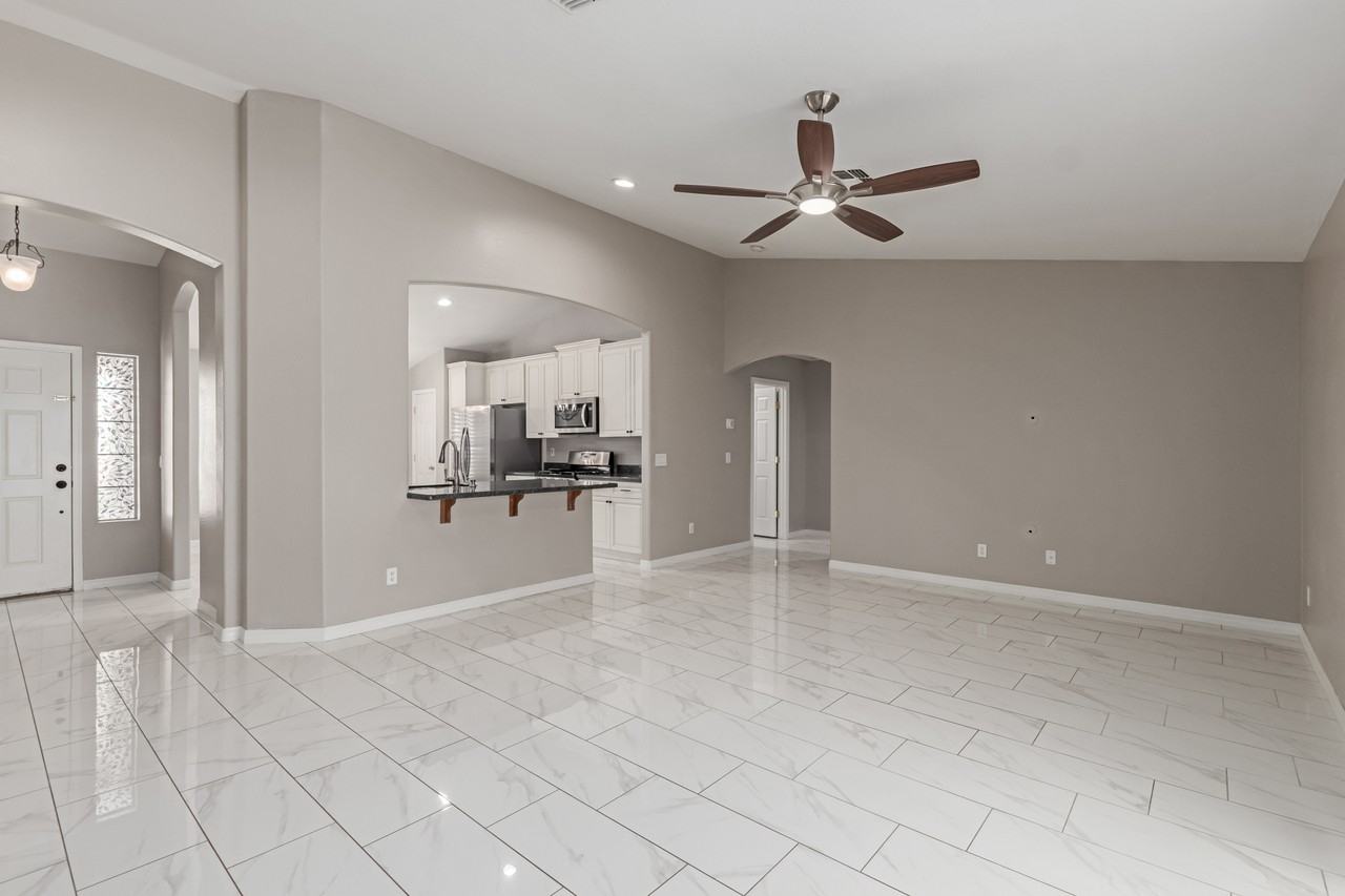 16523 West Saguaro Lane - Photo 2 of 10