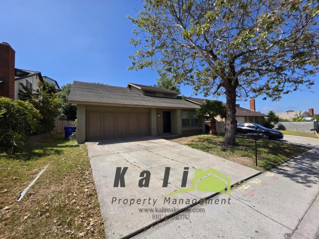 6085 Fennell Ave - Photo 2 of 23