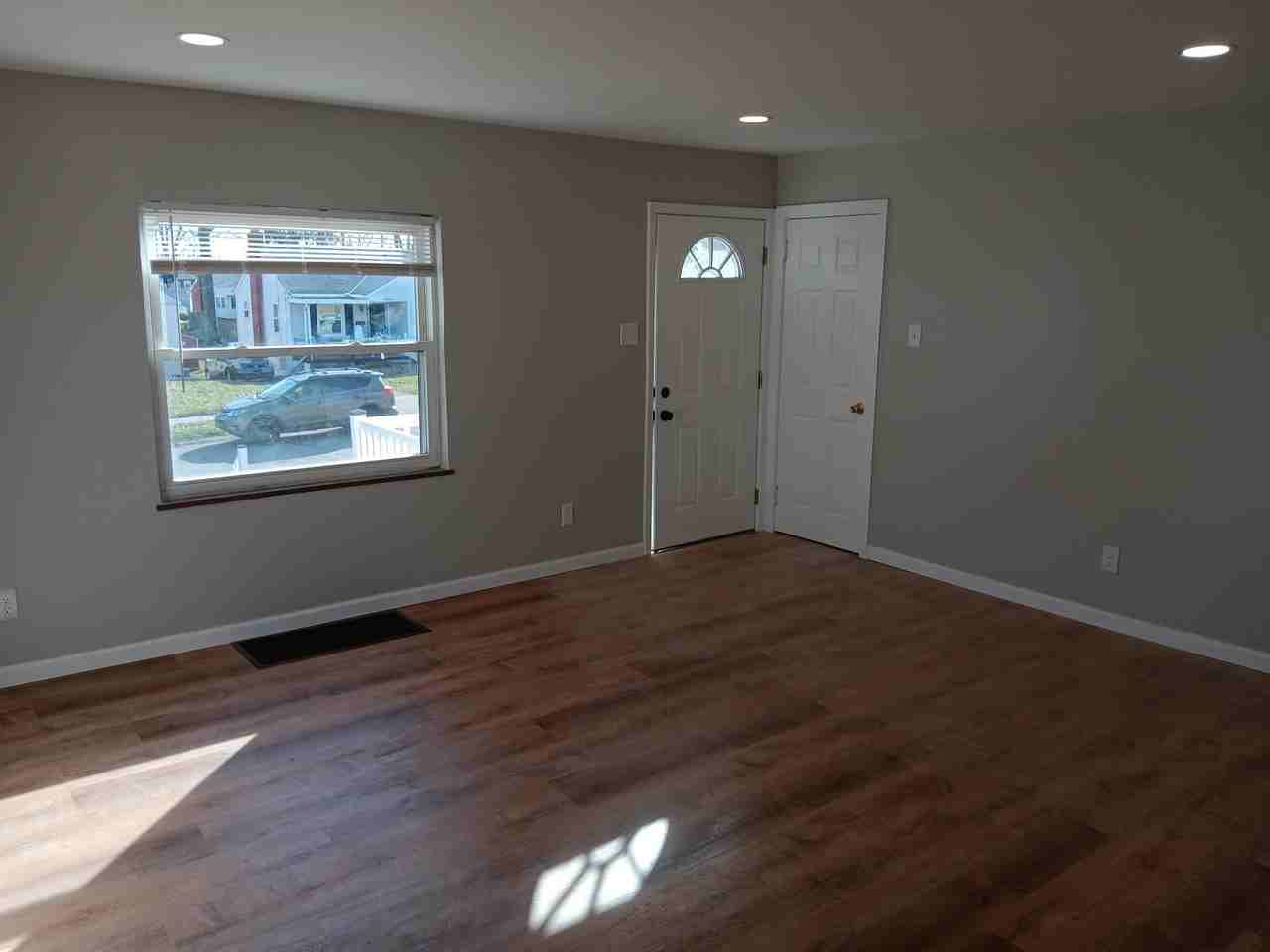 5636 Biscayne Ave - Photo 3 of 25