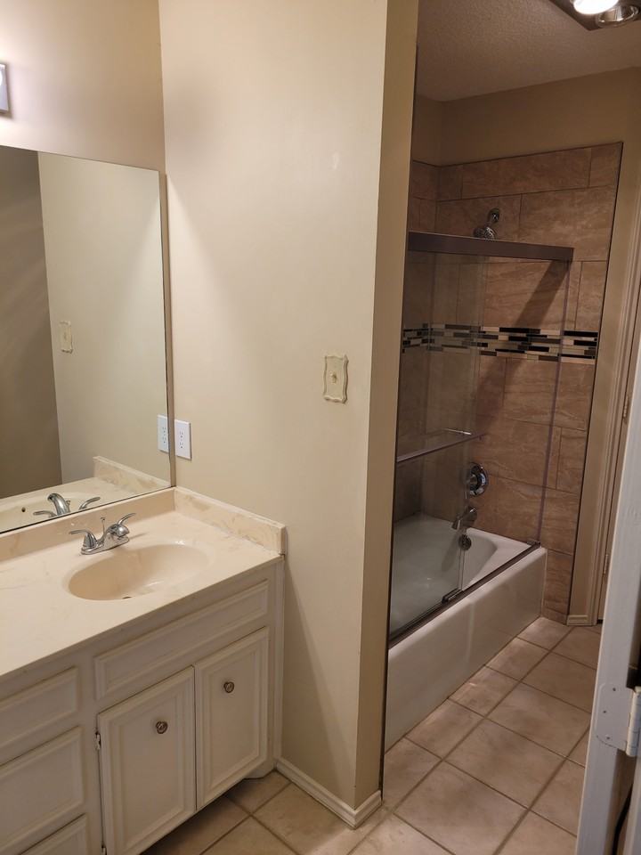 5603 87th Pl - Photo 3 of 9