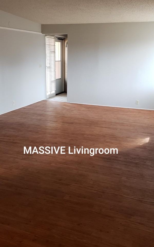 5603 87th Pl - Photo 2 of 9