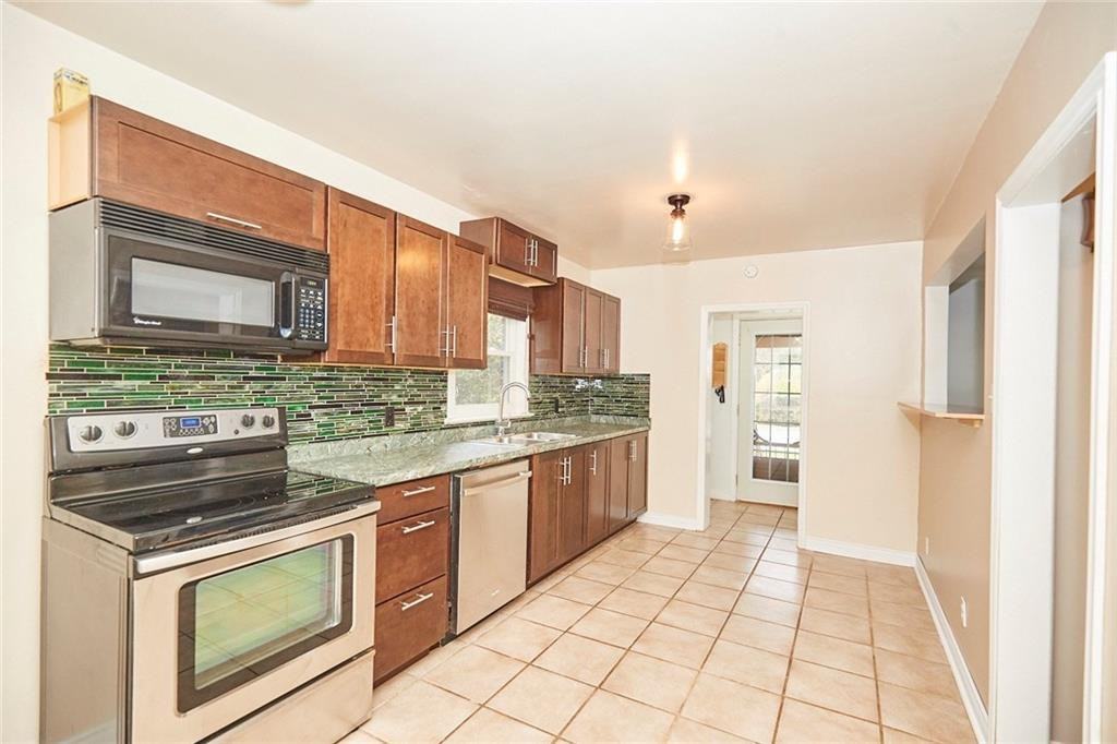 Upper- 149 First Avenue-*$200 Discount for First 2 Month’s Rent* - Photo 3 of 10