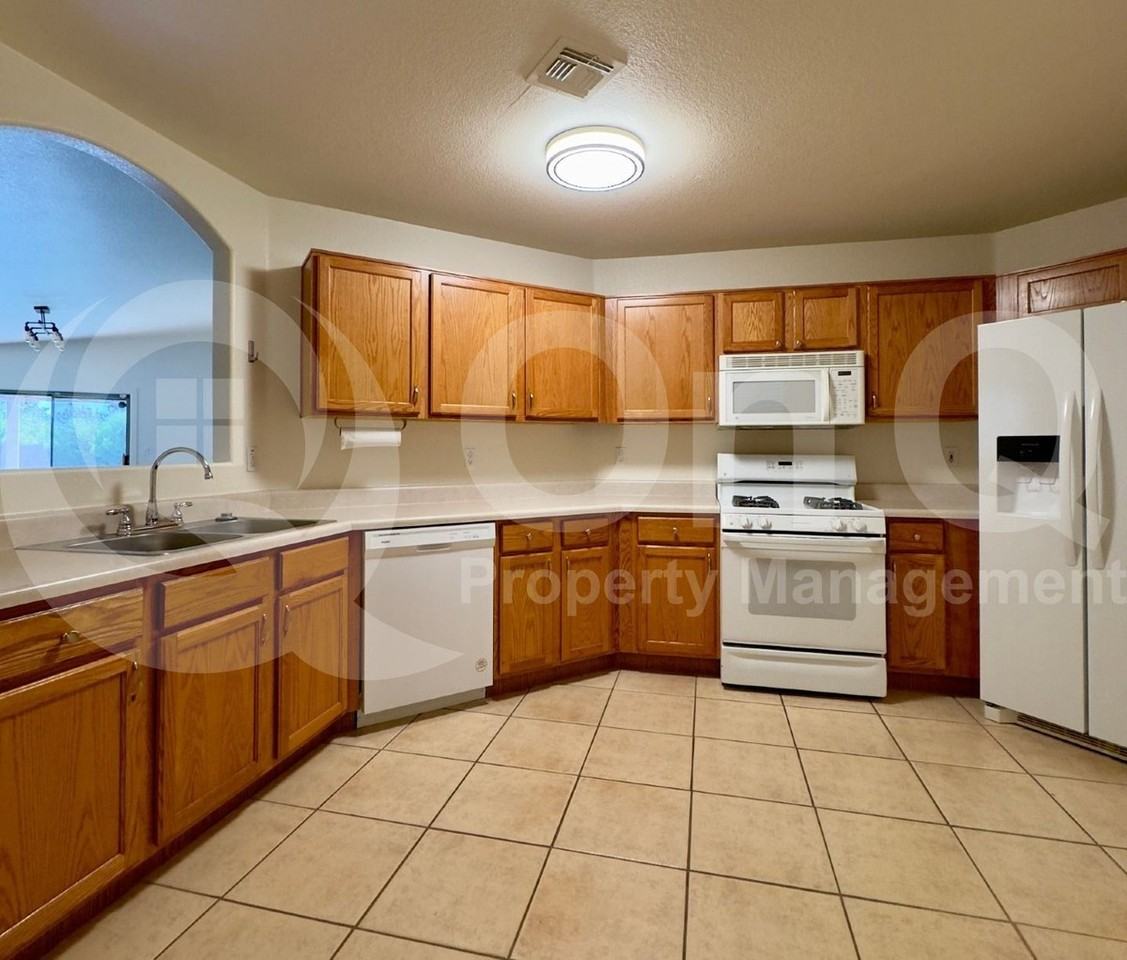 10366 E Roywood Way - Photo 4 of 23