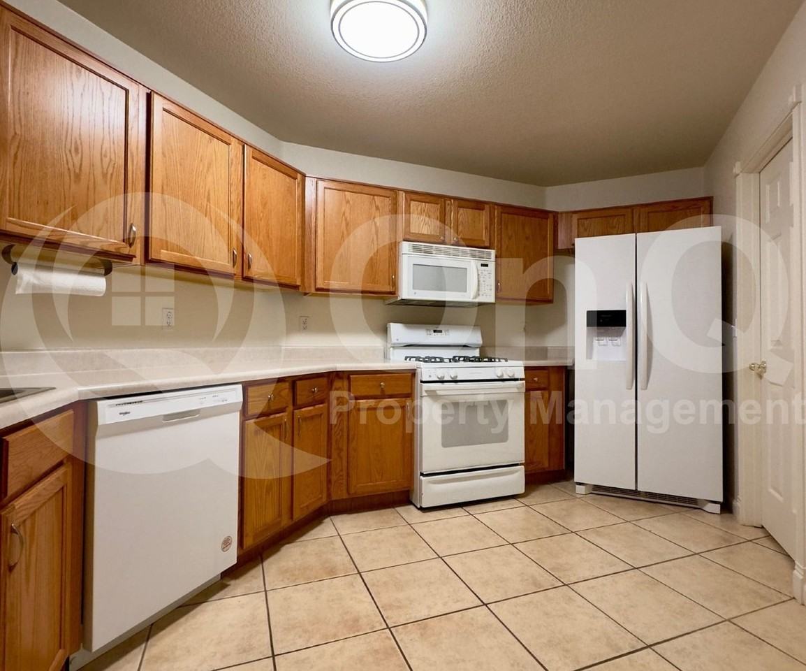 10366 E Roywood Way - Photo 5 of 23