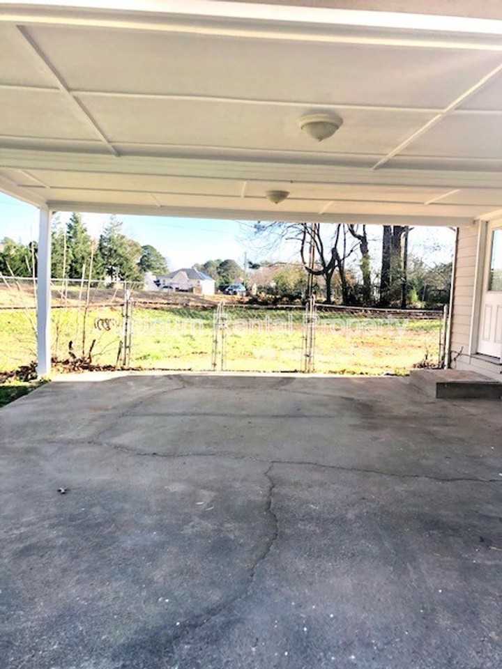 2463 Robin Ridge Drive Southeast - Photo 4 of 23