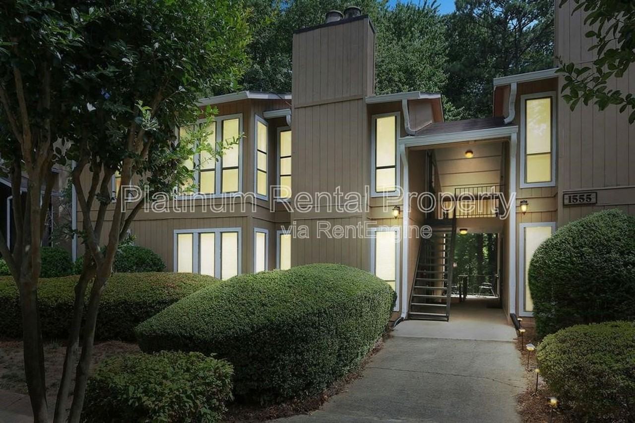 1555 Terrell Mill Pl Se #E - Photo 3 of 35