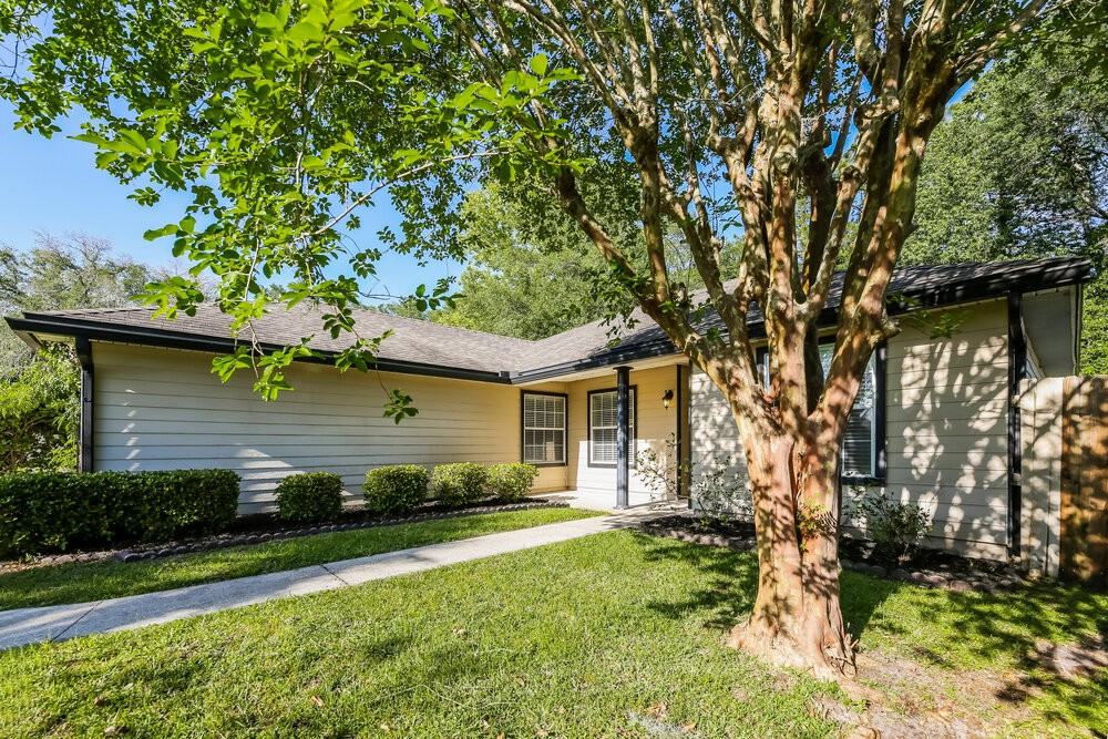 2985 Waters View Cir - Photo 2 of 16