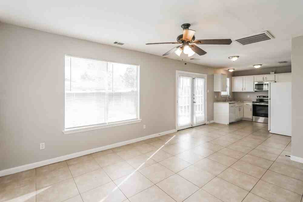 7423 Village Lake Dr - Photo 5 of 17