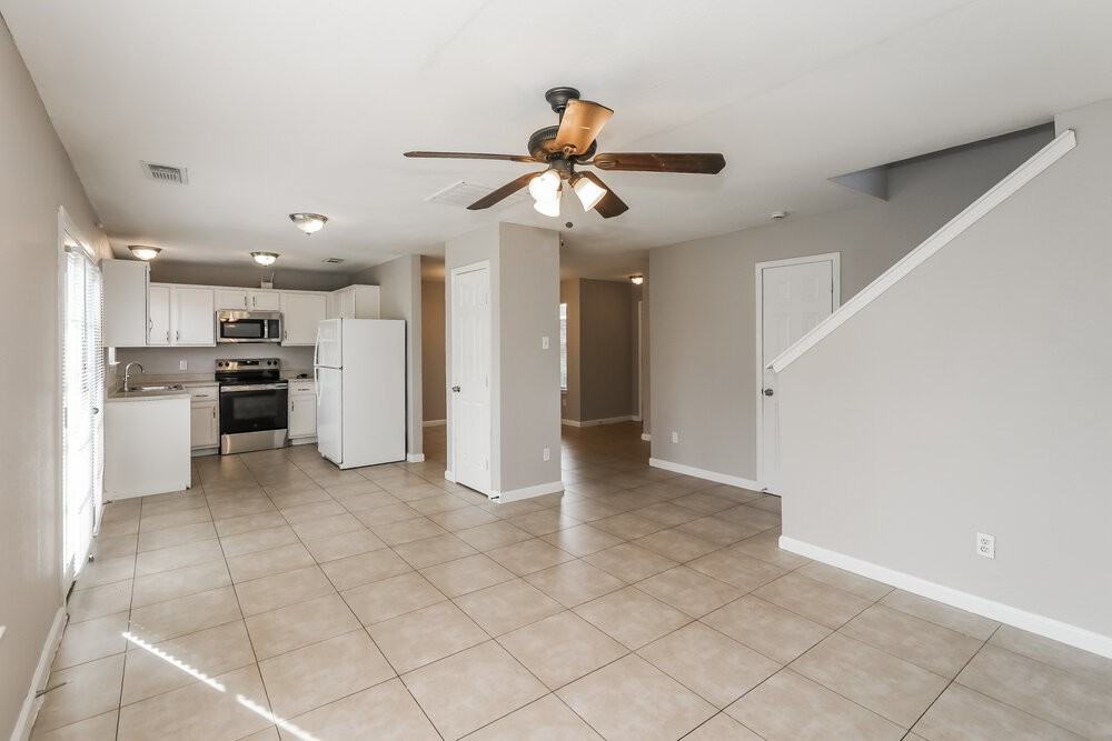 7423 Village Lake Dr - Photo 6 of 17