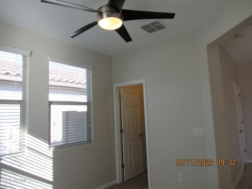 8530 W Flynn Ln - Photo 4 of 37