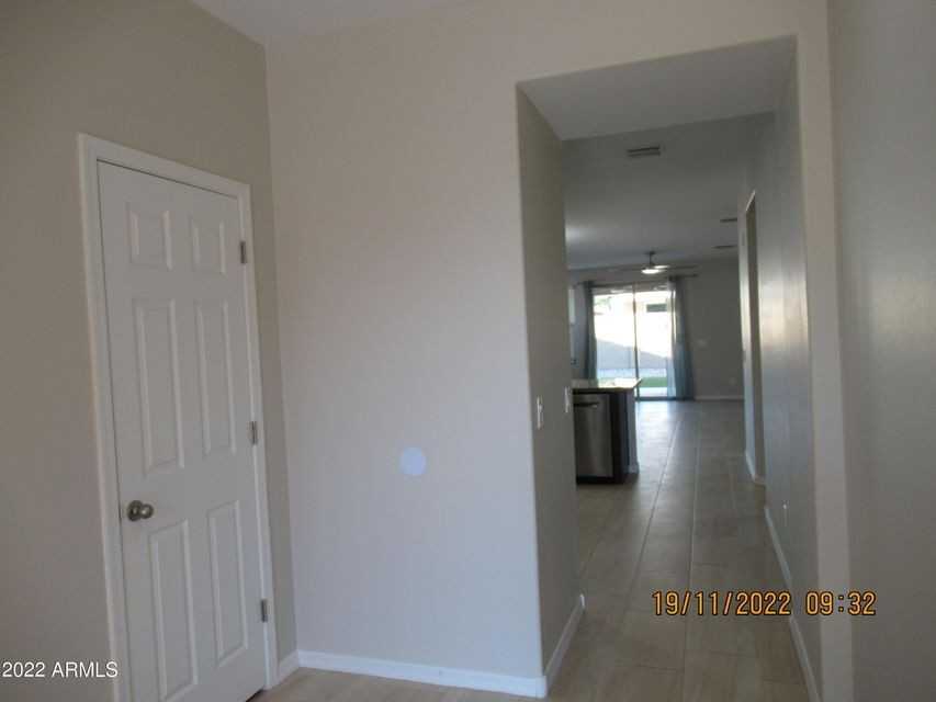8530 W Flynn Ln - Photo 6 of 37