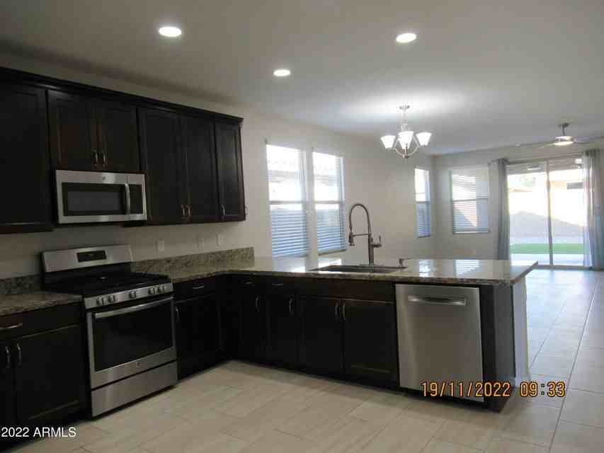 8530 W Flynn Ln - Photo 7 of 37