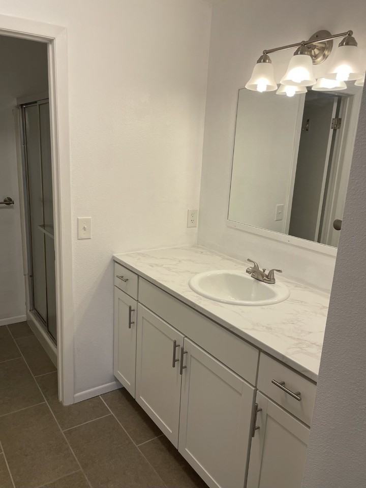 344 S Estes St - Photo 6 of 14