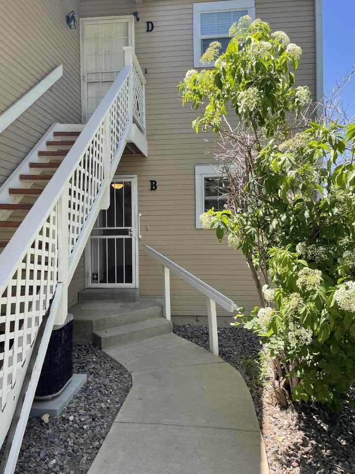 344 S Estes St - Photo 3 of 14