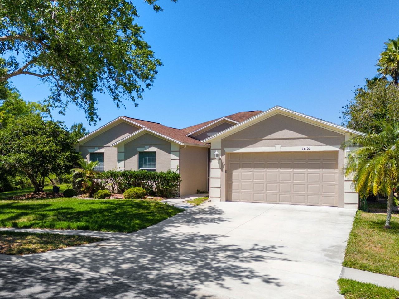 14101 Baroness Ct - Photo 3 of 50