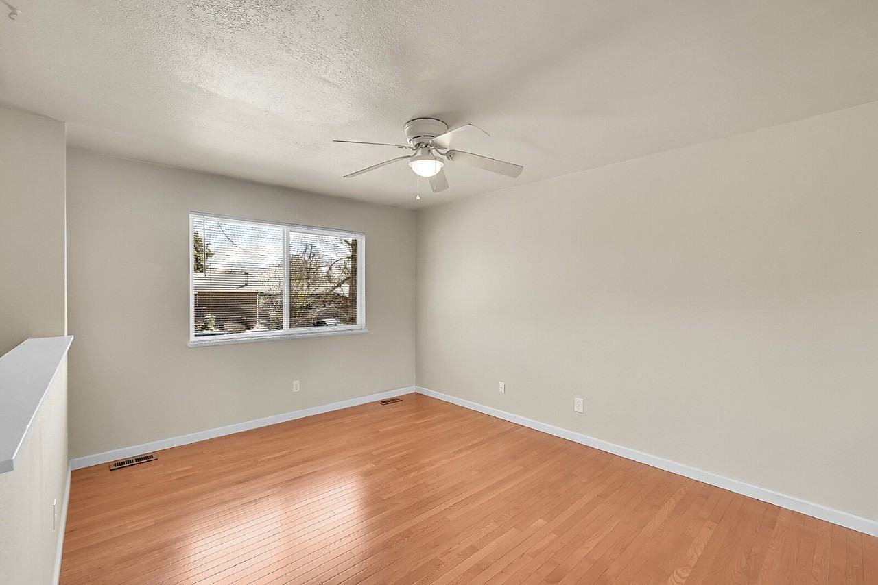 221 Jackson Ave - Photo 3 of 41