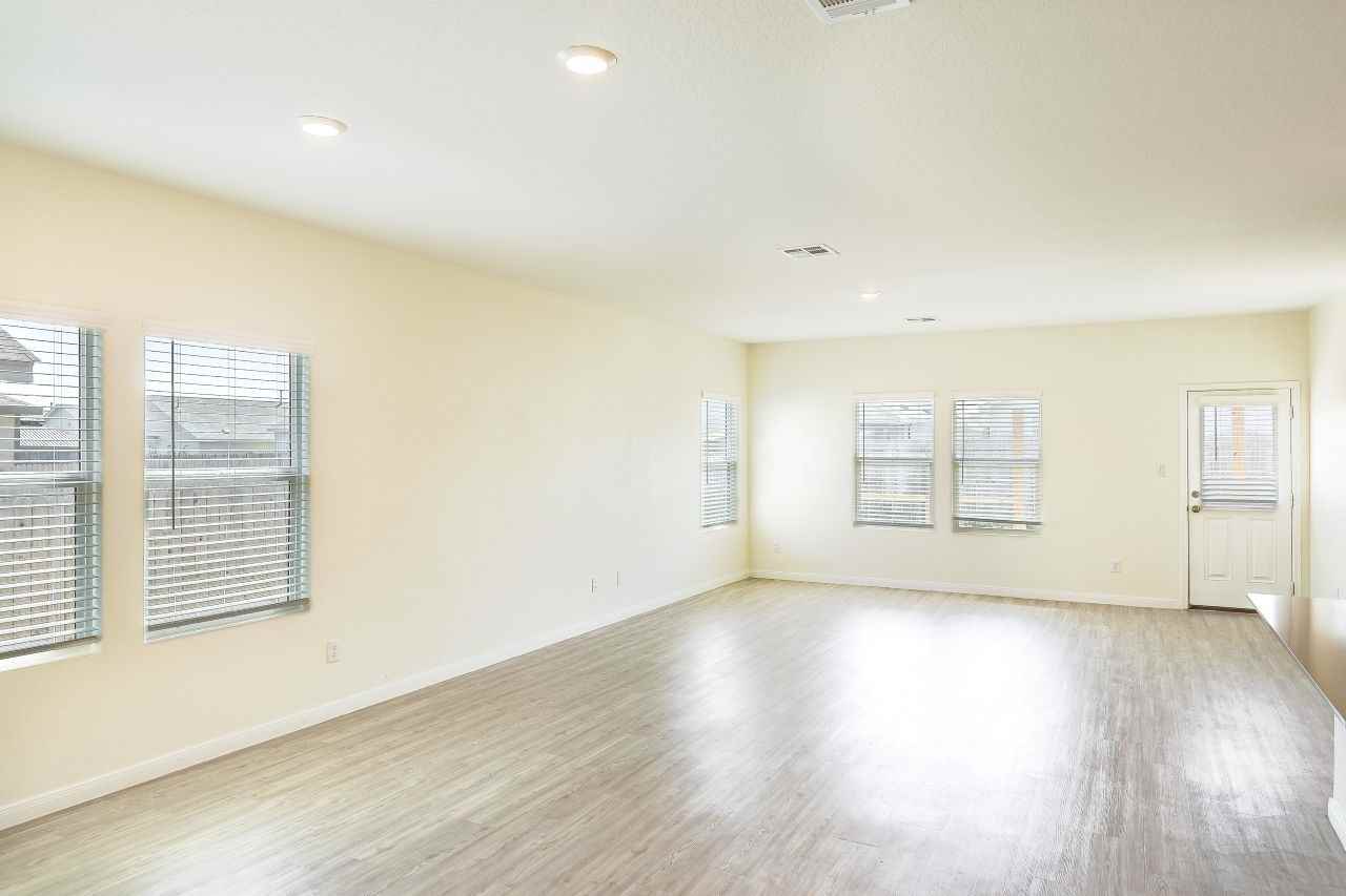 9134 James Bowie - Photo 3 of 26