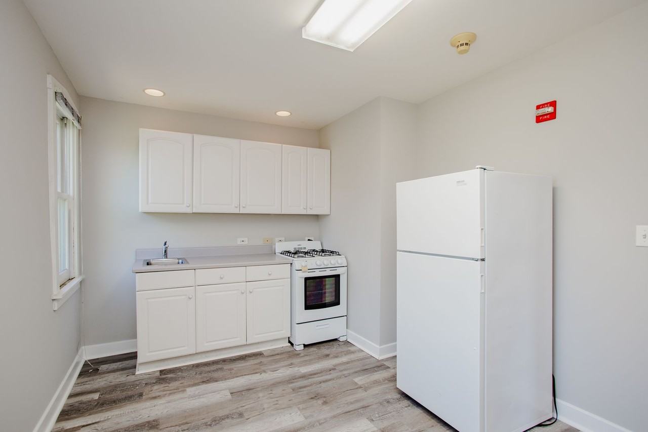 1305 Oswego Rd - Photo 7 of 46