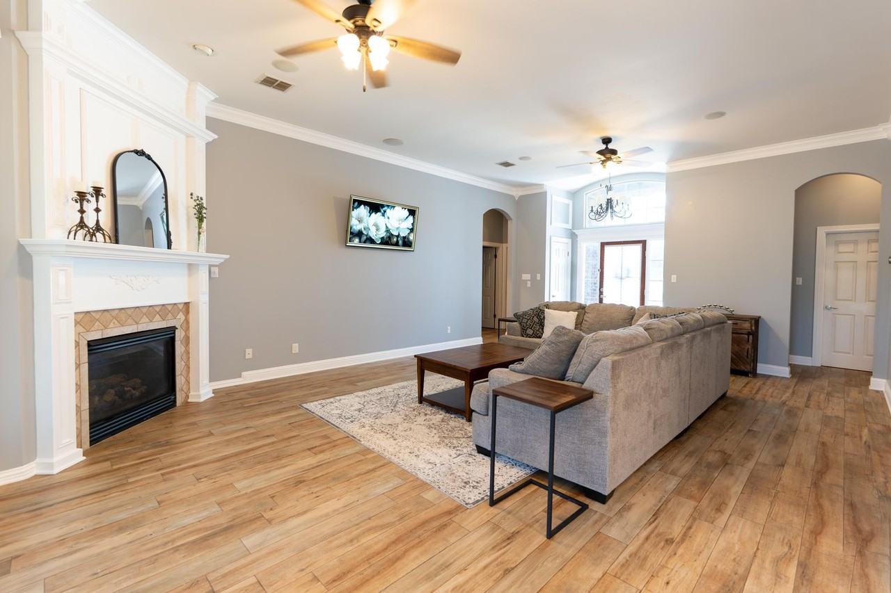 1021 Cressmont St - Photo 3 of 11