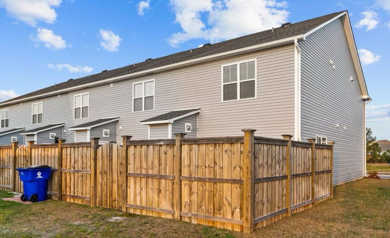 8250 Paramount Pt - Photo 2 of 31