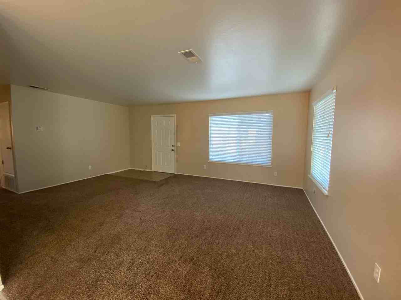 195 Terry Cir - Photo 2 of 8