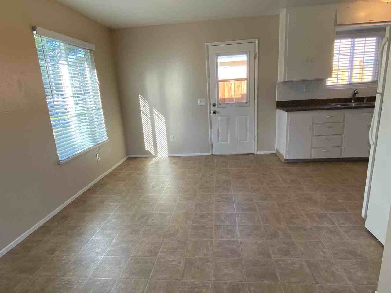 195 Terry Cir - Photo 3 of 8