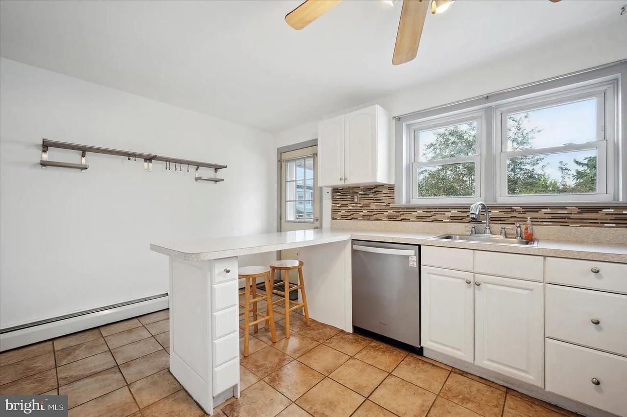 133 W 5th St - Photo 2 of 22