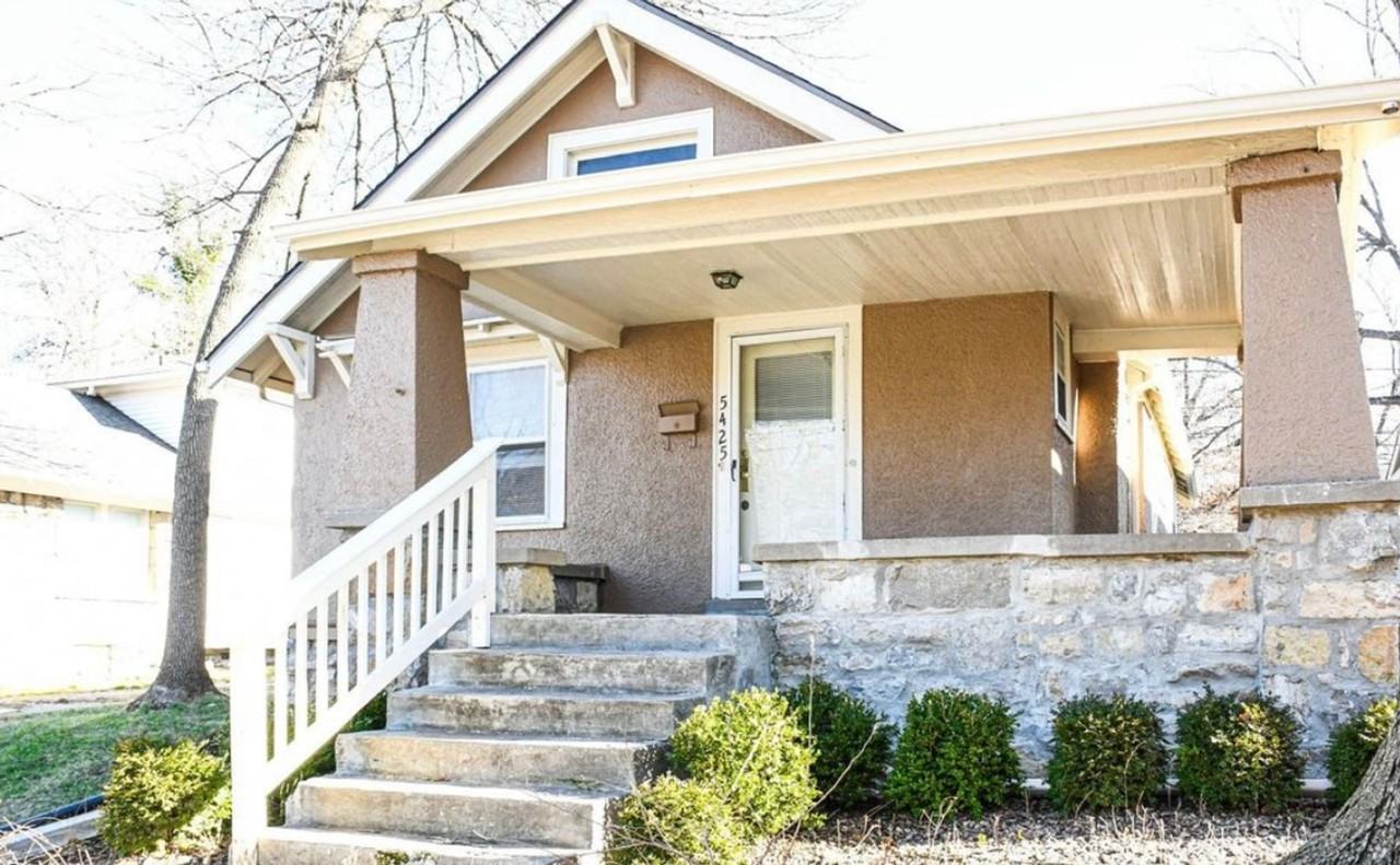 5425 Charlotte St - Photo 2 of 14