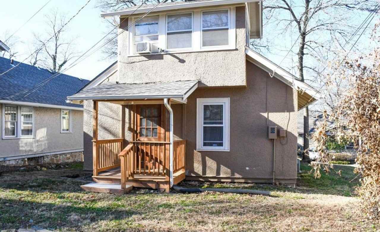 5425 Charlotte St - Photo 3 of 14