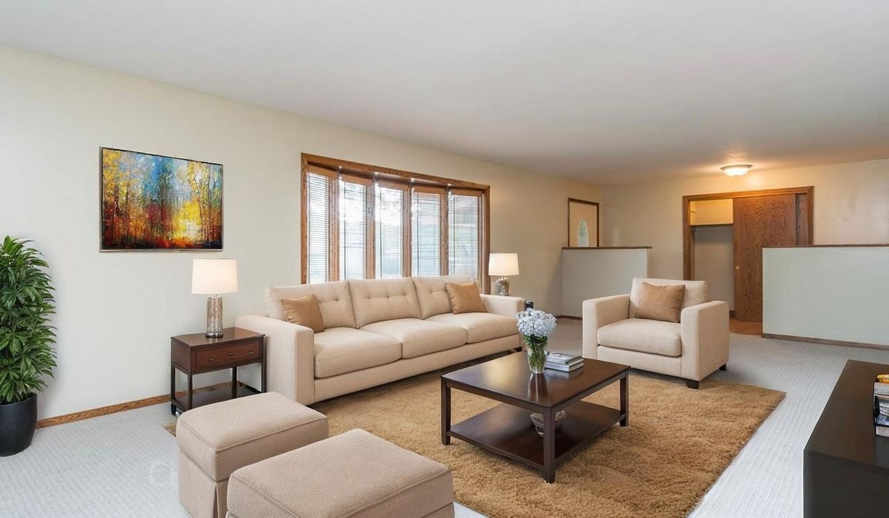 1605 E 49th St - Photo 4 of 29