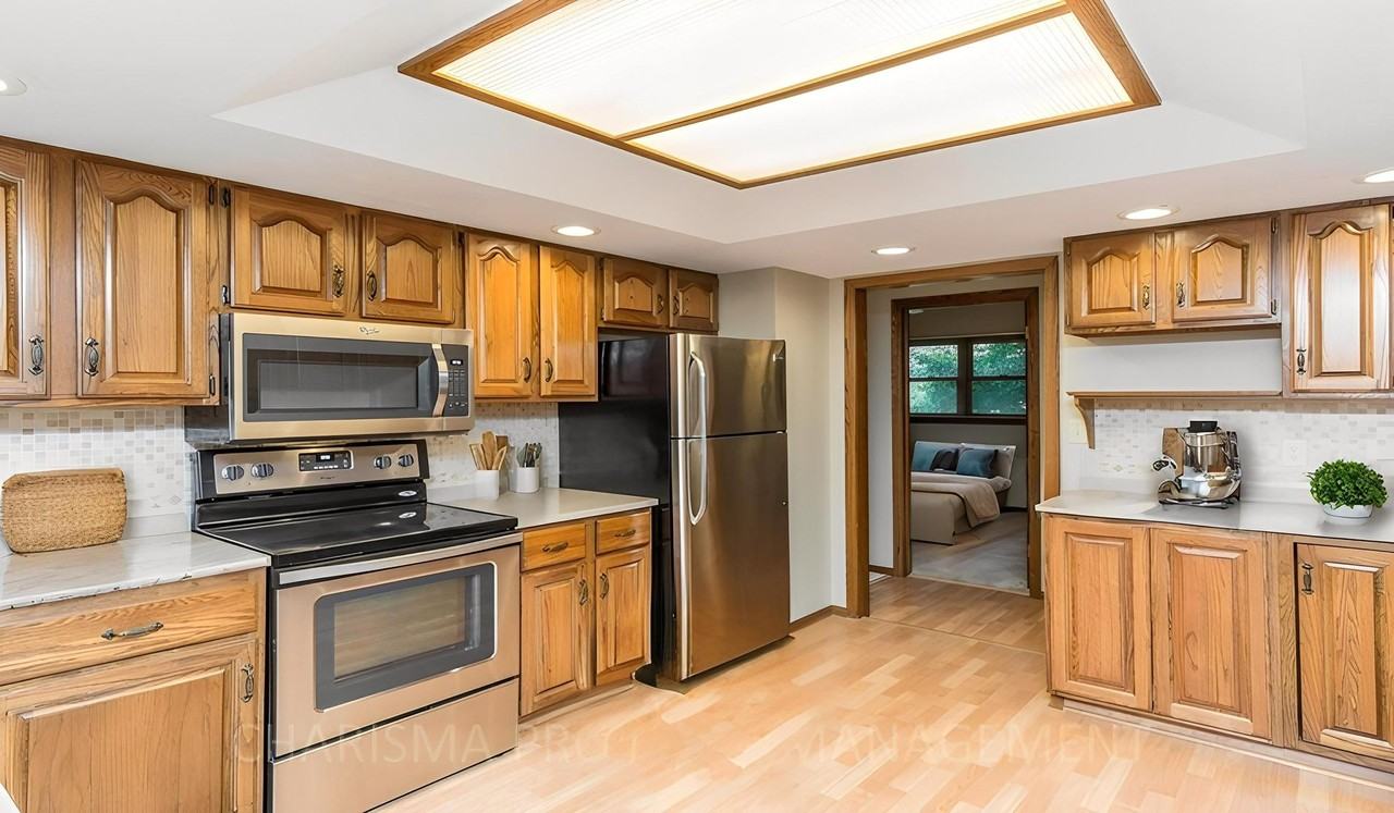 1605 E 49th St - Photo 7 of 29