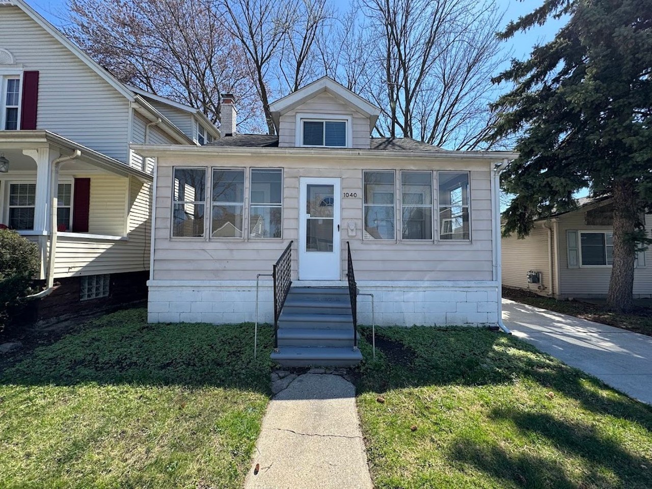 1040 Rosewood St - Photo 2 of 15