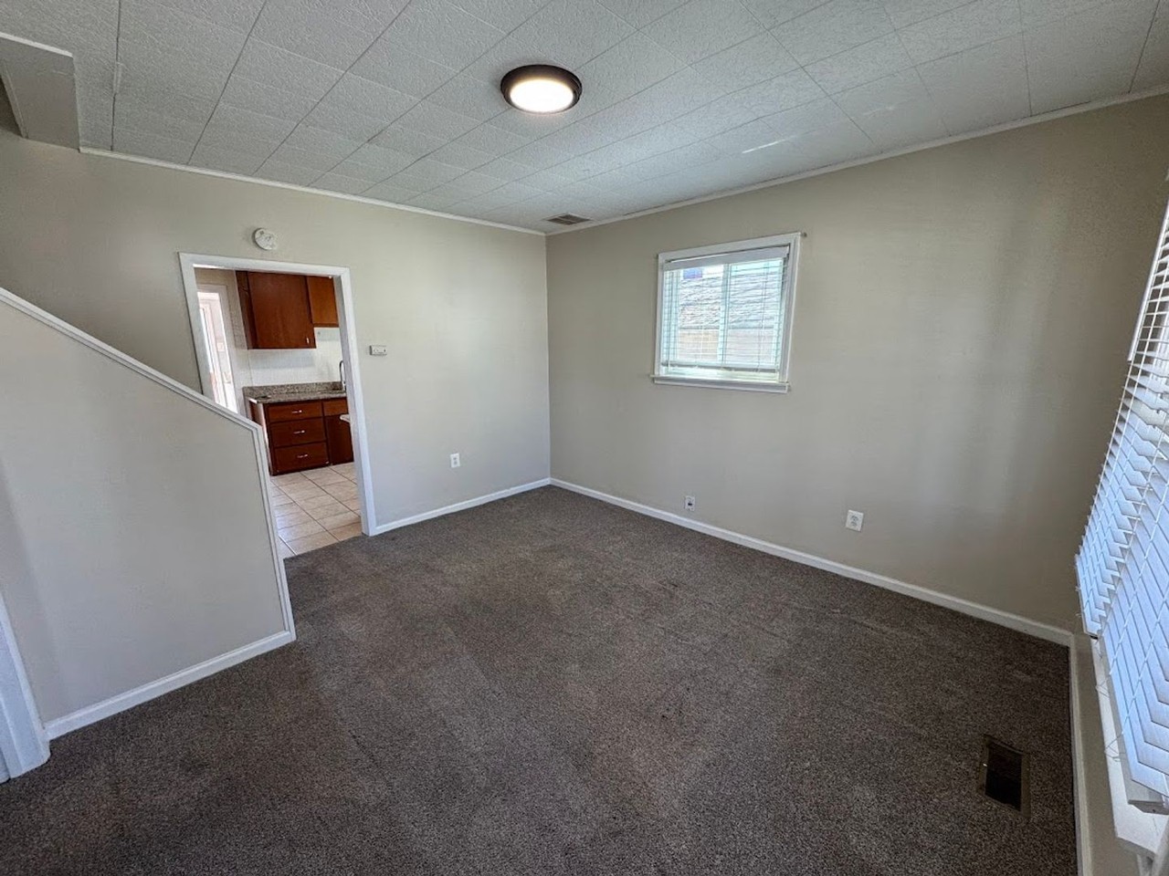 1040 Rosewood St - Photo 6 of 15