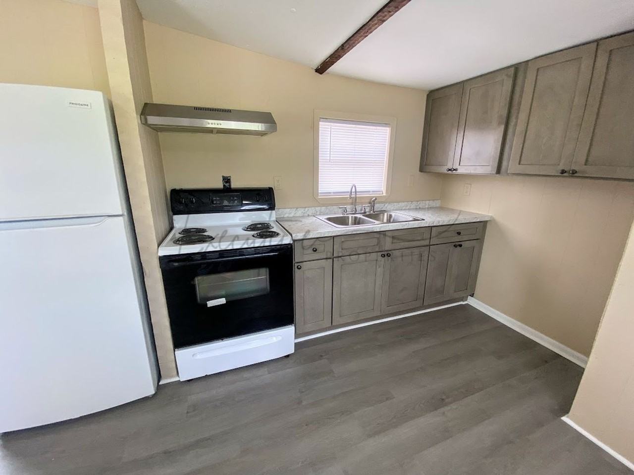 1030 Mildred St #1 - Photo 5 of 14