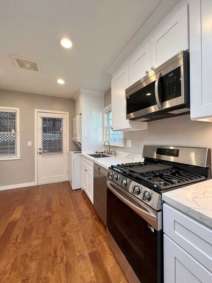 2126 1st St - Photo 7 of 23