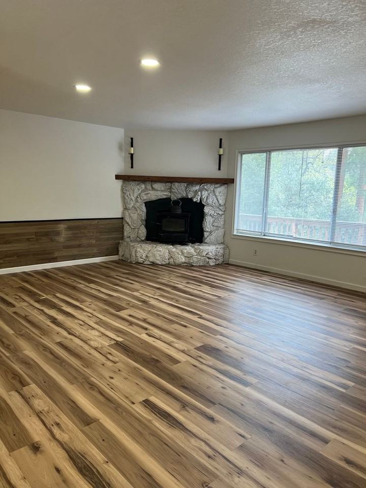 16703 Silver Dr S - Photo 2 of 18