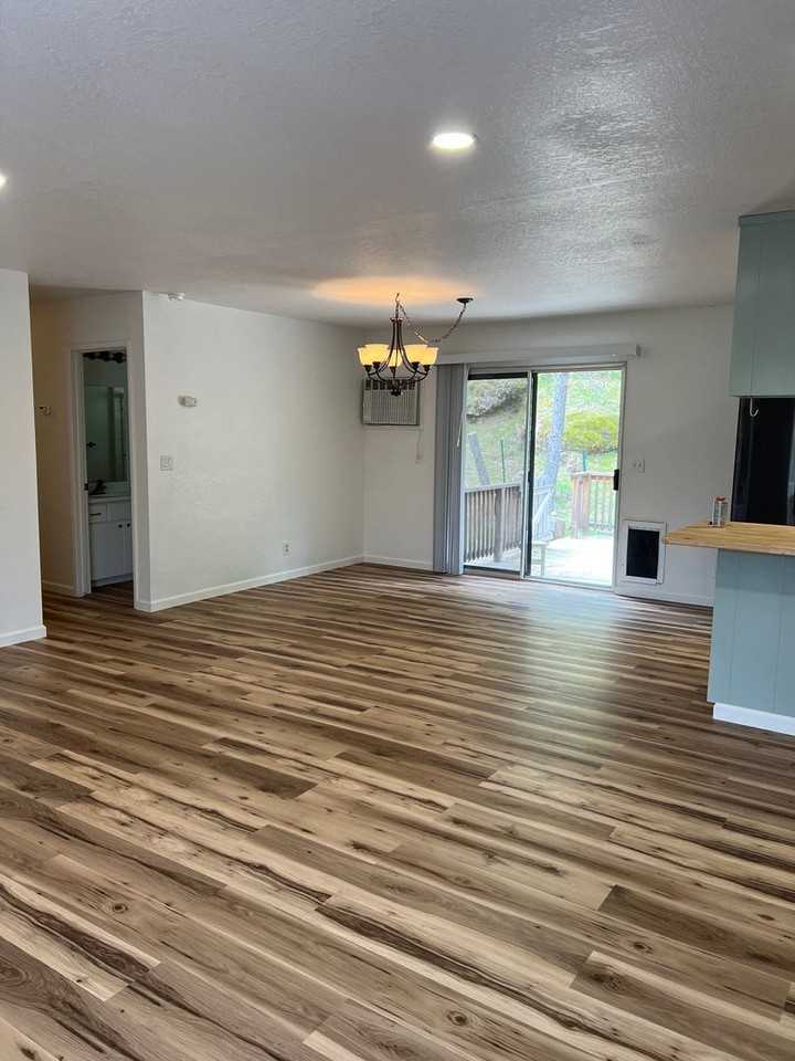 16703 Silver Dr S - Photo 3 of 18